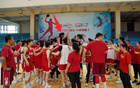 女籃體能訓(xùn)練，張子宇缺席，李夢王思雨態(tài)度端正。