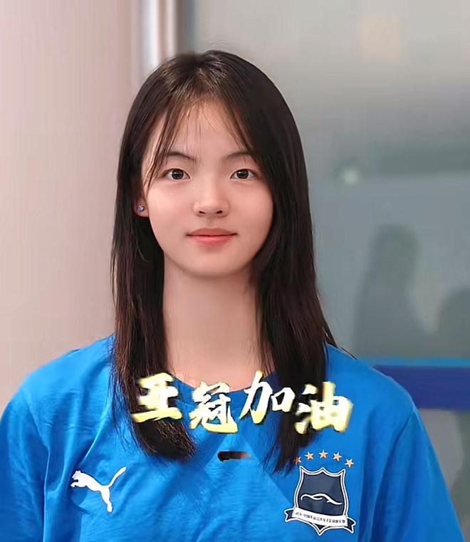 武漢女足姜晨璟，踢防守位反差大，自小如此。
