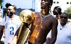 高溫狂歡，亞歷山大裸舉慶MVP！雷霆球迷呼聲震天！